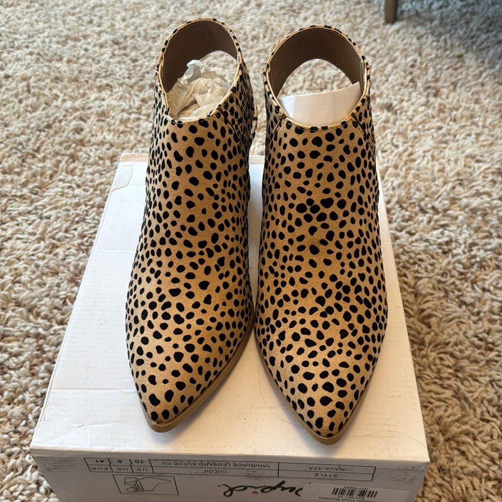 Qupid Leopard Print Heeled Booties - size 10 - never worn